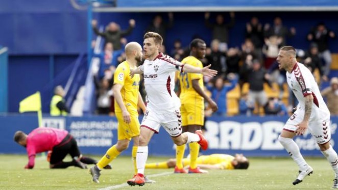 Bendito Alba, el equipo albacetista supo sufrir y se llevó una victoria vital