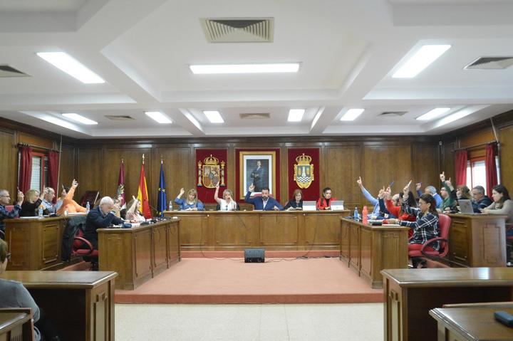El Pleno del ayuntamiento de Azuqueca aprueba el inicio del procedimiento para la funcionarización de 59 plazas de personal laboral