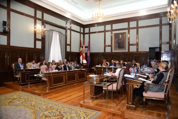 La Diputación destinará 40.000 euros a NIPACE y 150.000 a Cáritas Diocesana para las personas más necesitadas