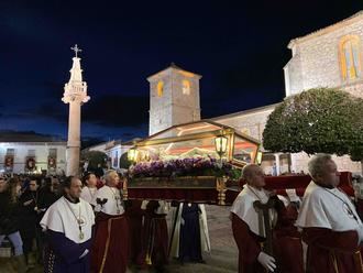 El Vía Crucis interparroquial congregó a feligreses de 26 pueblos en Fuentenovilla