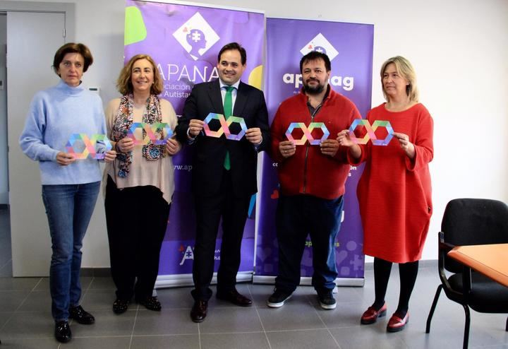 Paco Núñez visita a la Asociación de Padres de Niños Autistas de Guadalajara