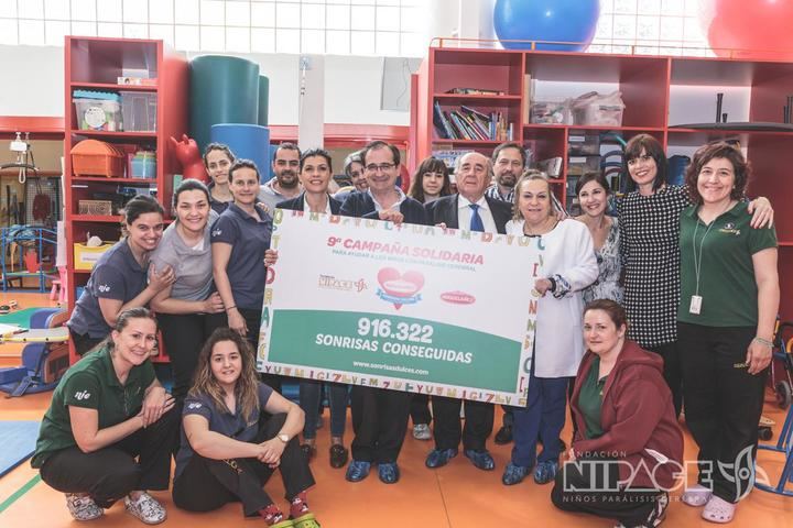 Miguelañez visita Nipace para entregar el cheque solidario Sonrisas Dulces