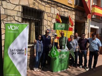 Antonio de Miguel muestra en Illana el apoyo de VOX y de Santiago Abascal al sector cinegético