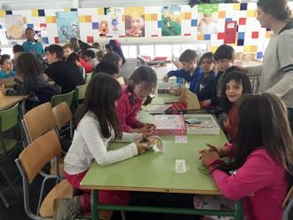 Cerca de 60 niños y niñas asisten a la primera jornada del campamento urbano organizado por el ayuntamiento de Azuqueca