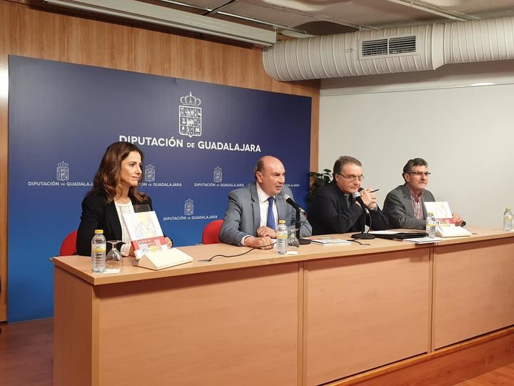 La Diputación edita un libro sobre la Catedral de Sigüenza para conocerla y visitarla en familia