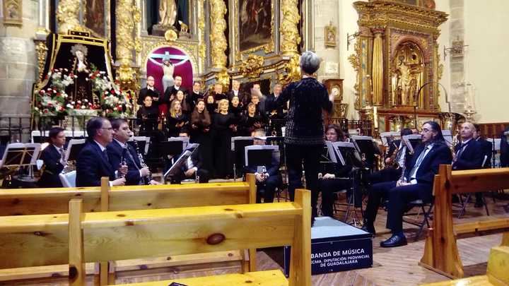 La Banda de la Diputación y el coro Novi Cantores ofrecieron dos solemnes conciertos en Guadalajara capital y en Atienza 