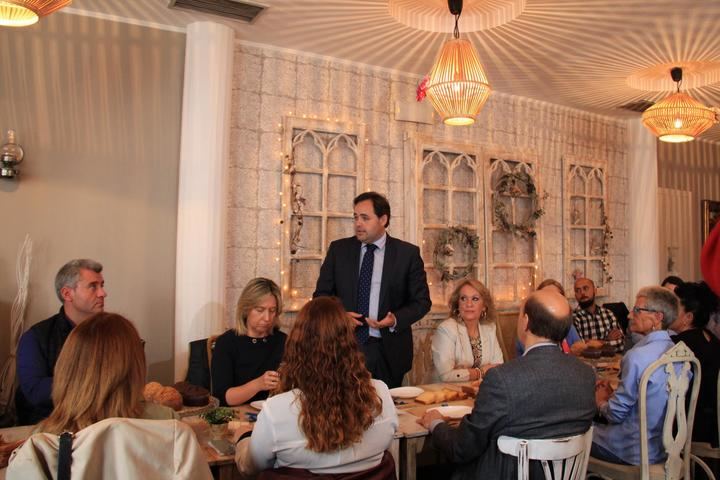 Paco Núñez censura en Azuqueca que Sánchez evitara comprometerse a no indultar a los independentistas presos