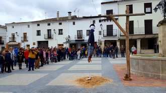 El mal tiempo no deslució la concurrida Semana Santa parejana