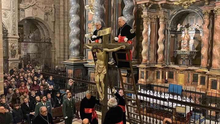 Multitudinaria Procesión del Silencio en una noche fría, pero sin lluvia, de Viernes Santo en Sigüenza