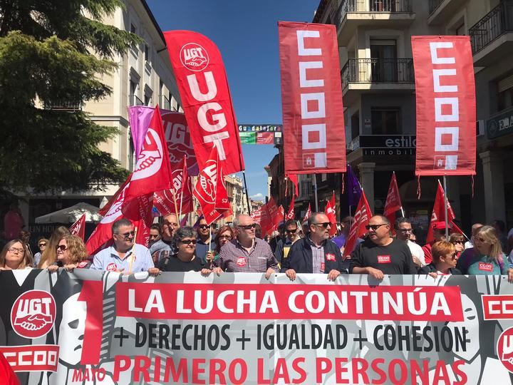 Dos mil quinientas personas exigen en Guadalajara más derechos e igualdad en el Primero de Mayo