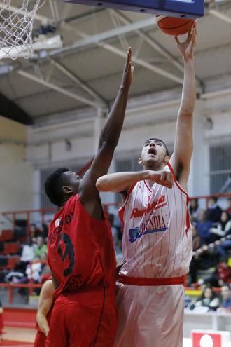 Un mermado Isover Basket Azuqueca visita a un necesitado Basket Navarra