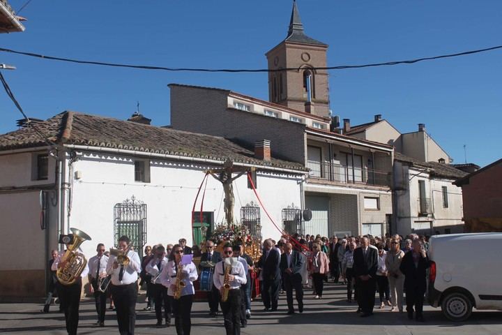 El Cristo de la Expiración procesionó en Cabanillas entre el calor de sus fieles