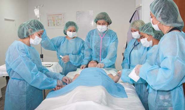 Paco Núñez aprobará una Ley de Enfermería de CLM para mejorar la atención sanitaria