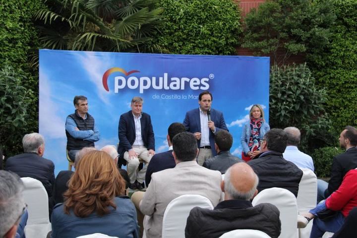 Núñez explica en Guadalajara que establecerá una conexión entre Bruselas y ayuntamientos para que lleguen los fondos al campo