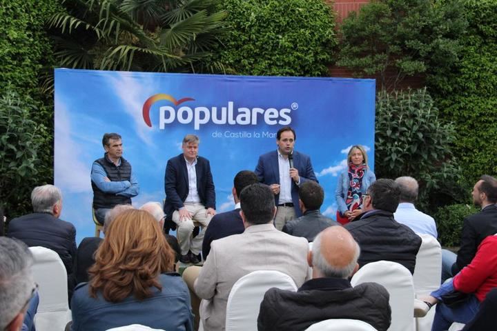 Núñez explica en Guadalajara que establecerá una conexión entre Bruselas y ayuntamientos para que lleguen los fondos al campo