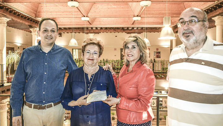 Los Amigos de la Biblioteca de Guadalajara entregan lo recaudado en sus mercadillos solidarios