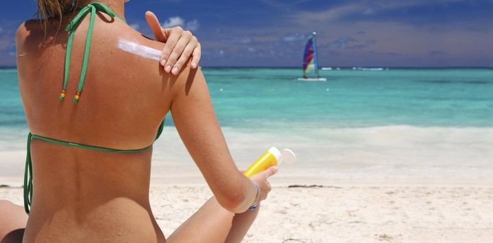 La OCU solicita retirar dos cremas solares