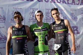 Fernando Zorilla y Tania Fernández se imponen en el XII triatlón de Pareja