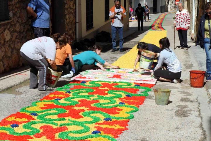 Este domingo, Almonacid de Zorita tapizará de colorido sus calles con las alfombras del Corpus