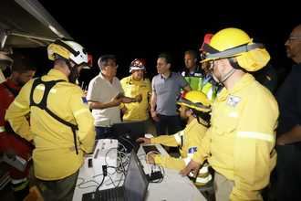 Nueve medios aéreos, 23 medios terrestres, ocho de la UME, cinco máquinas pesadas y 150 personas trabajan esta mañana en el incendio iniciado ayer en Toledo