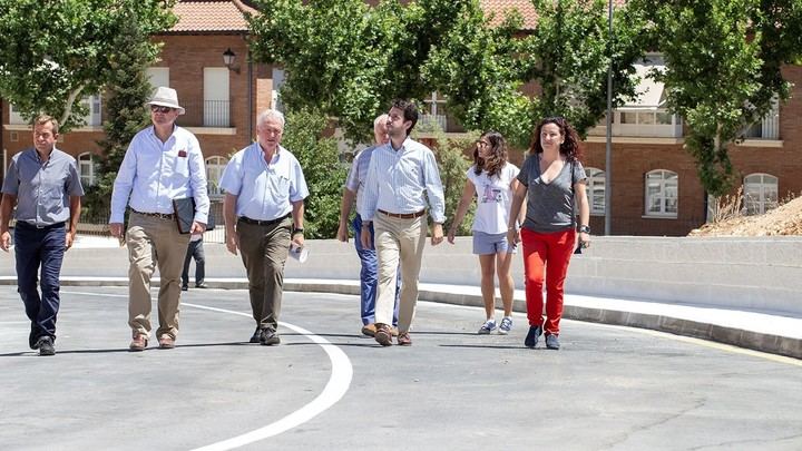 Trillo inaugura la nueva vía alternativa de evacuación de emergencia en la prolongación de la calle El Hoyo