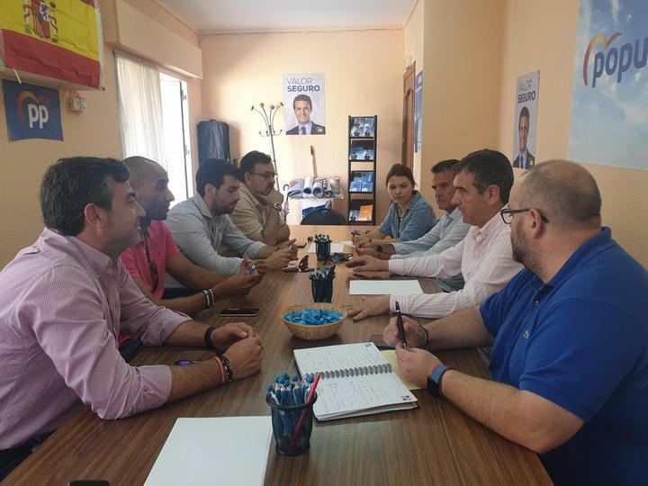 El senador Antonio Román recoge las propuestas del Corredor del Henares para trasladarlas a la Cámara Alta