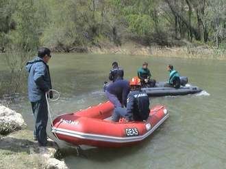 Los GEOs rescatadn el cuerpo de un hombre ahogado en el río Henares