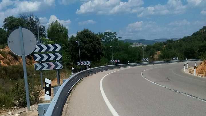 Carreteras del Estado mejora la señalización de la N-204 a su paso por Pareja