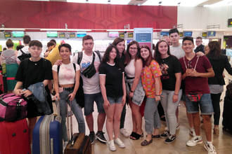 Ya están en Wimbledon, Worthing y Dublín los 30 jóvenes becados por el Ayuntamiento de Azuqueca con apoyo del FEDER para mejorar su inglés