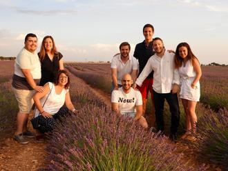 NNGG visita en la Alcarria los turísticos Campos de Lavanda