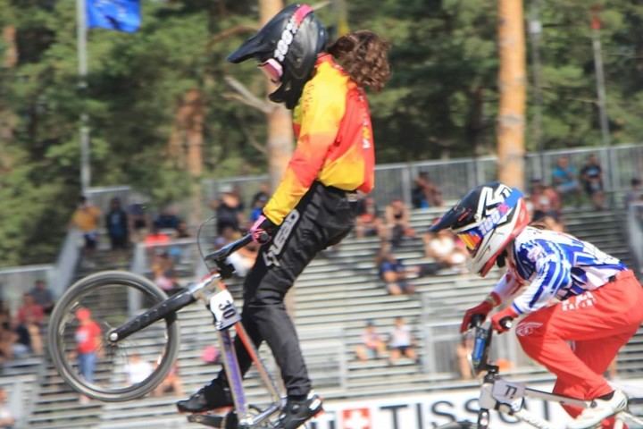 Sendas caídas de las talaveranas Verónica García y Carla Gómez en el Campeonato del Mundo de BMX Racing en Zolder