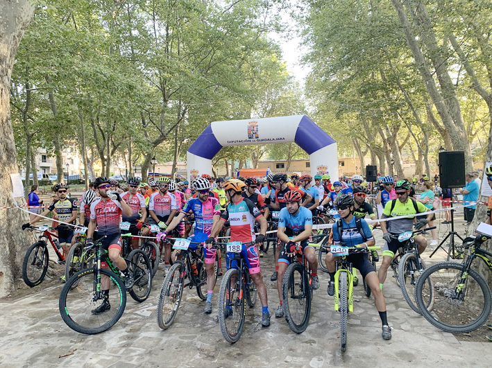 Alejandro Gómez y Clara Palenzuela se imponen en el VIII Trofeo MTB Jardines de La Alcarria