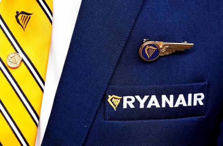 Ryanair anuncia el despido de 500 pilotos y 400 asistentes antes de que termine el año