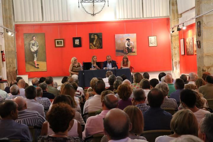 Javier Sanz presentó en la Ermita de San Roque su libro 'V Siglos de Toros en Sigüenza'