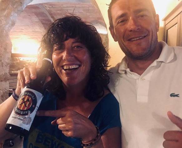 La consejera de Agricultura catalana promociona una cerveza con el lema 