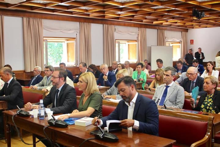 Antonio Román advierte de posibles recortes en Sanidad y Educación derivados de la negativa del PSOE de Page a solucionar la financiación autonómica