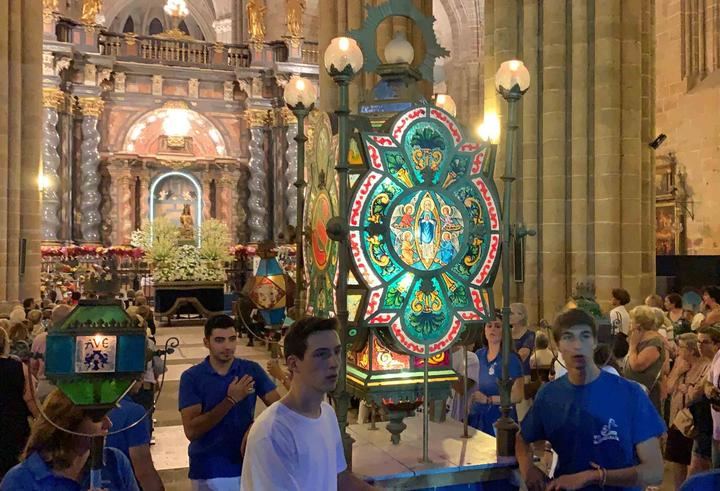 Una multitudinaria Procesión de los Faroles despide los actos religiosos de las fiestas de San Roque y la Virgen de la Mayor en Sigüenza