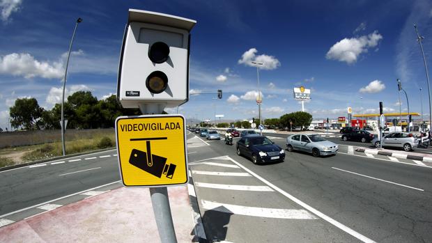 La DGT reconoce que un tercio de las cajas de los radares de España están vacíos