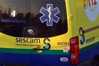 Aparatoso accidente con cuatro heridos de diversa consideración tras la salida de la carretera de un turismo en Cuenca