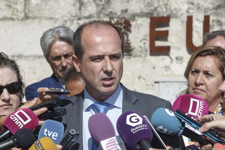 Alberto Rojo creará una mesa técnica de trabajo para coordinar todas las medidas dirigidas al entorno del nuevo campus