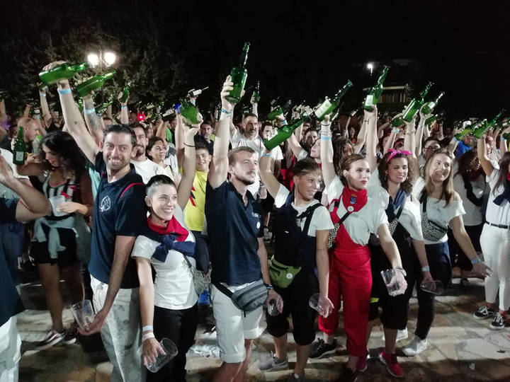 Azuqueca de Henares intentará superar este viernes el récord de escanciado simultáneo de sidra fuera de Asturias