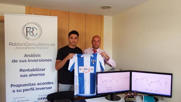 Álvaro Antolín firma con el Hogar Alcarreño