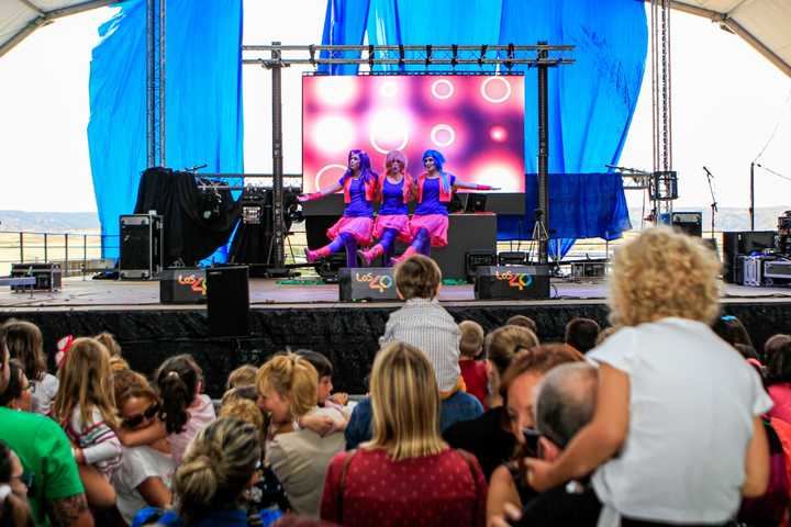 Lleno en la carpa del Recinto Ferial para ver el pregón infantil de Azuqueca