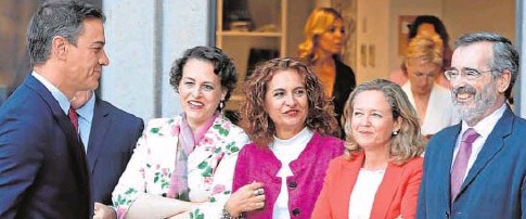 Los socialistas Pedro Sánchez, presidente del Gobierno (izqda) y Manuel Cruz, presidente del Senado (dcha), acusados de plagio.