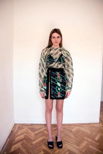 Paula Cendejas del diseñador guadalajareño JCPAJARES en la cena de nominados de los 40 Principales