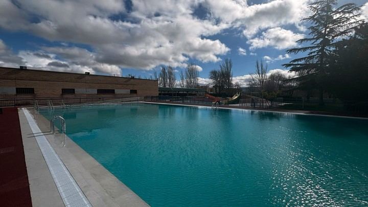 El Ayuntamiento recibe las obras de la piscina de verano en Azuqueca