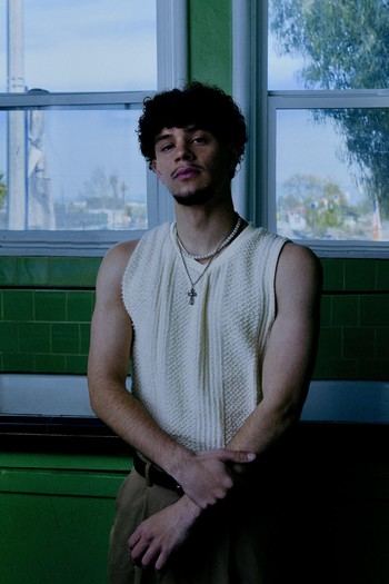 Yuma lanza 'Mentiras', su nuevo sencillo melódico y comercial