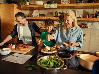 HelloFresh propone recuperar las cenas familiares en 21 días