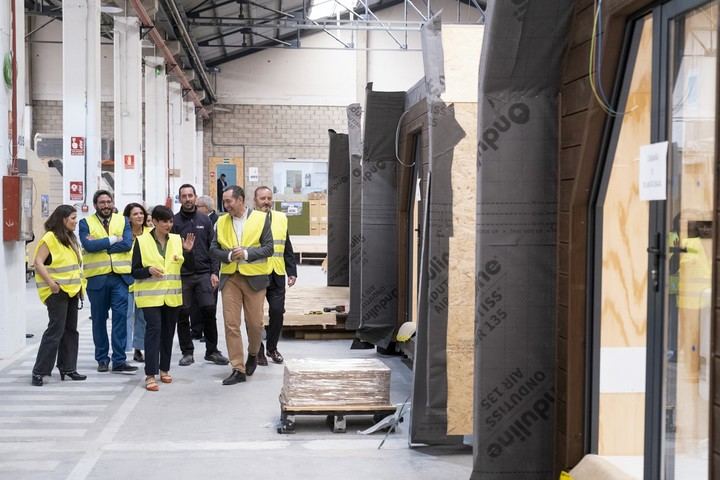 Isabel Rodríguez visita la empresa ABS para impulsar la vivienda industrializada