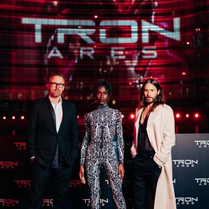 Jared Leto y Jodie Turner-Smith presentan TRON: Ares en Milán antes de su estreno el 10 de octubre